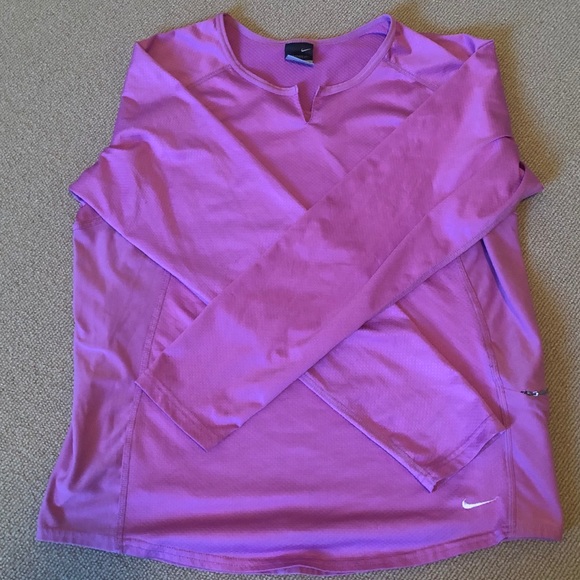 Nike Tops - Nike sweatshirt🦋
